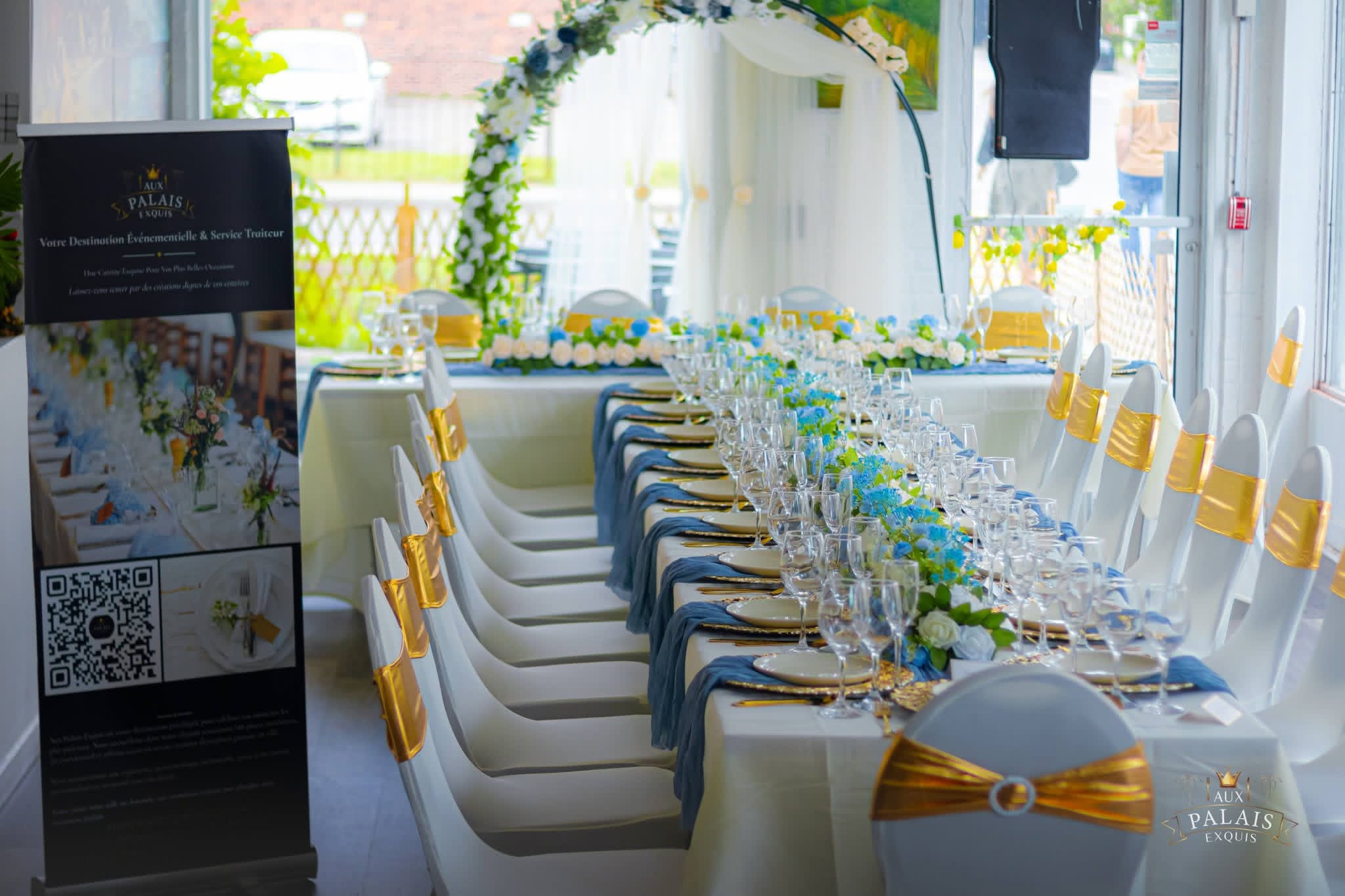 Table dressée pour une réception Aux Palais Exquis